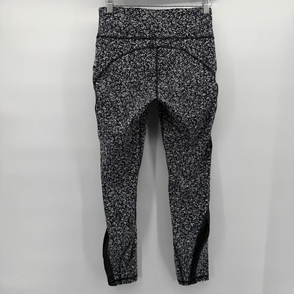 Lululemon Athletic Leggings Women 6 Black White Pixel Floral‎ Mesh Zip Pockets